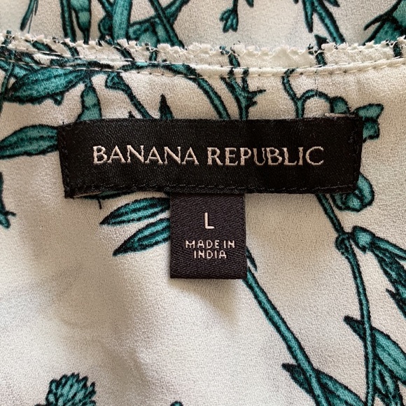 Banana Republic NWOT Tiered Flowing Sleeveless blouse - Picture 3 of 4